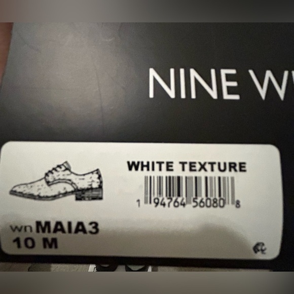 White crock texture Nine West shoes. Size 10 - Picture 6 of 7